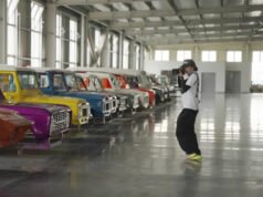 Hecho en China: Larry Chen visita una fábrica que fabrica carrocerías de automóviles clásicos icónicos