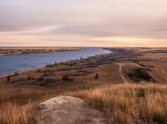 La escapada panorámica de Saskatchewan, Canadá, es un parque provincial junto a un lago con senderos, campamentos y diversión en la playa.