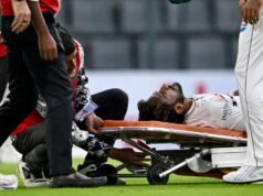 Hasan Ali de Pakistán se estiró fuera del campo durante la segunda prueba contra Bangladesh