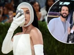 Katy Perry reacciona al compromiso de su ex Josh Groban en video