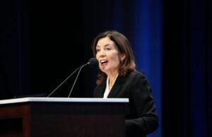Nueva York planea gravar aún más empleos e inversiones