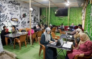 Los cafés de lujo de Gaza cavan un agujero en la narrativa del ‘genocidio’