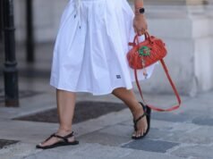 Las mamás parisinas ricas caminan kilómetros con estas sandalias elegantes y cómodas