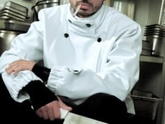 Álvaro Díaz desafía a los fanáticos latinos del trap a ampliar sus paladares en “Omakase”