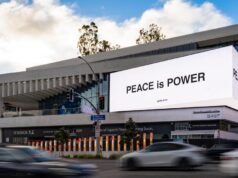 La nueva exposición de Yoko Ono del Broad presenta carteles de campaña por la paz